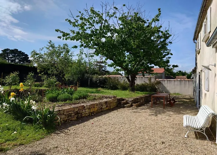 Charmante Maison De Village Avec Linge Fourni - A 12km Сasa de vacaciones